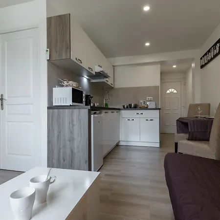 Apartment Sleep In Antibes