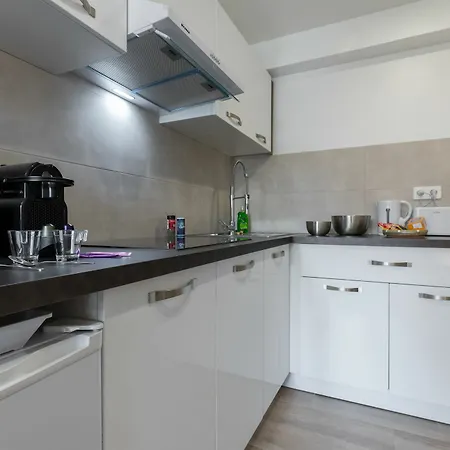 Sleep In Antibes Apartment Juan-les-Pins